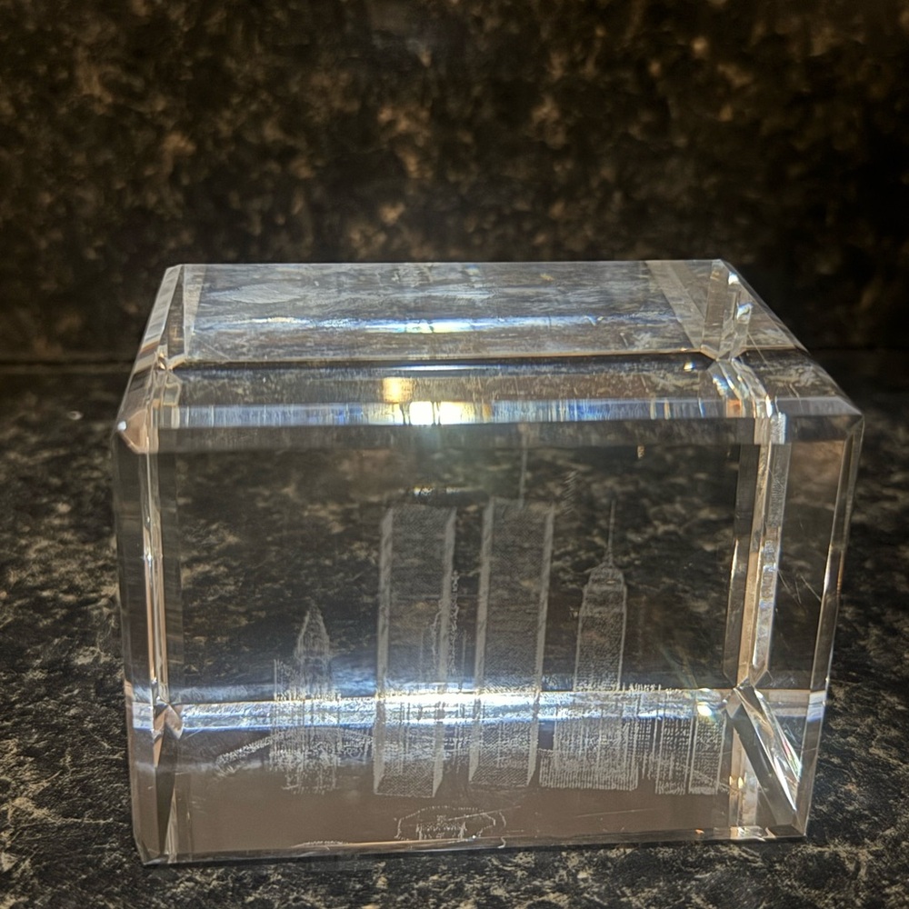 World Trade Center NYC Twin Towers Etched Glass 3D Memorial Paperweight - Picture 3 of 13